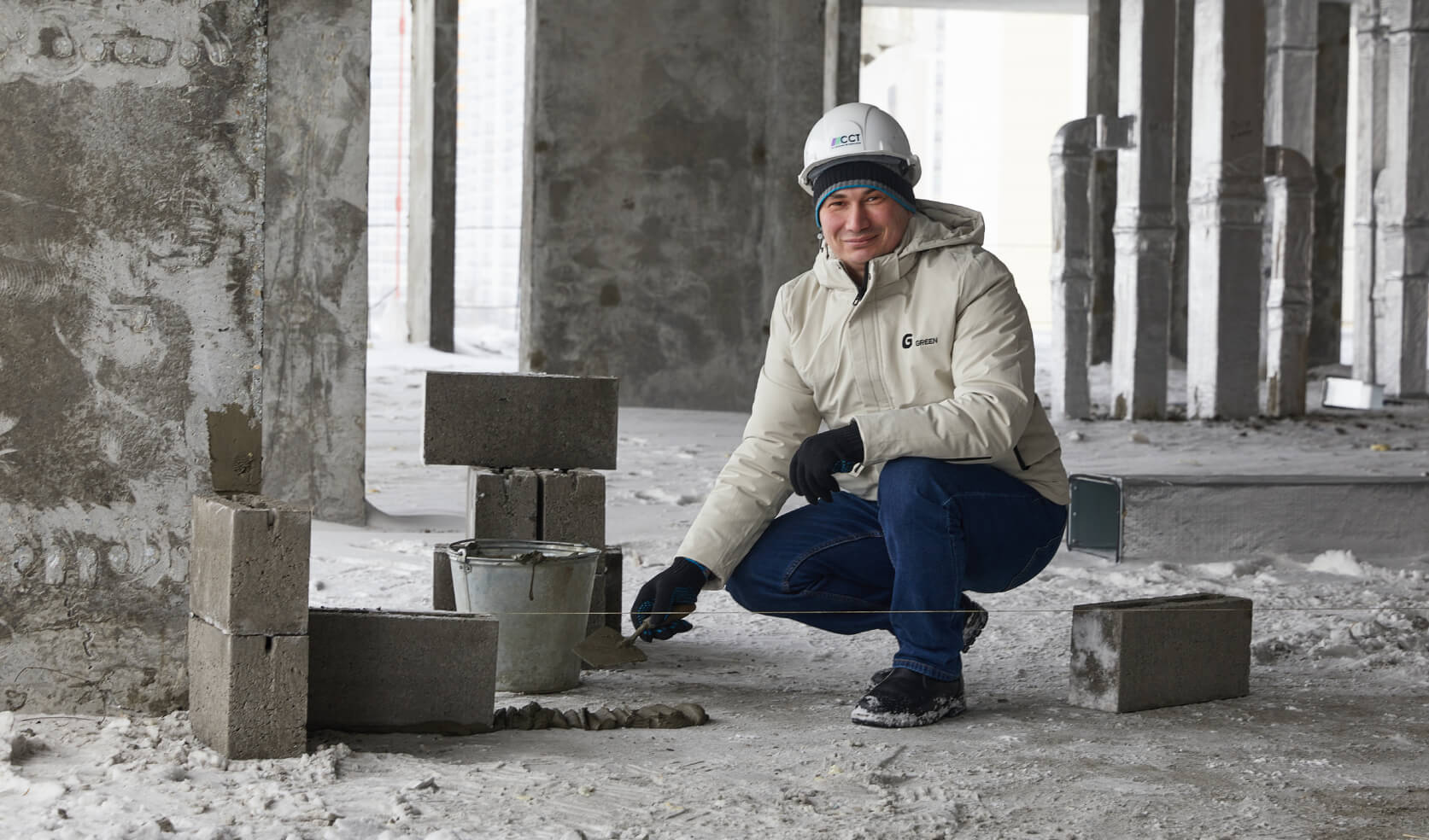 Жители принимают участие в строительстве Жители принимают участие в строительстве