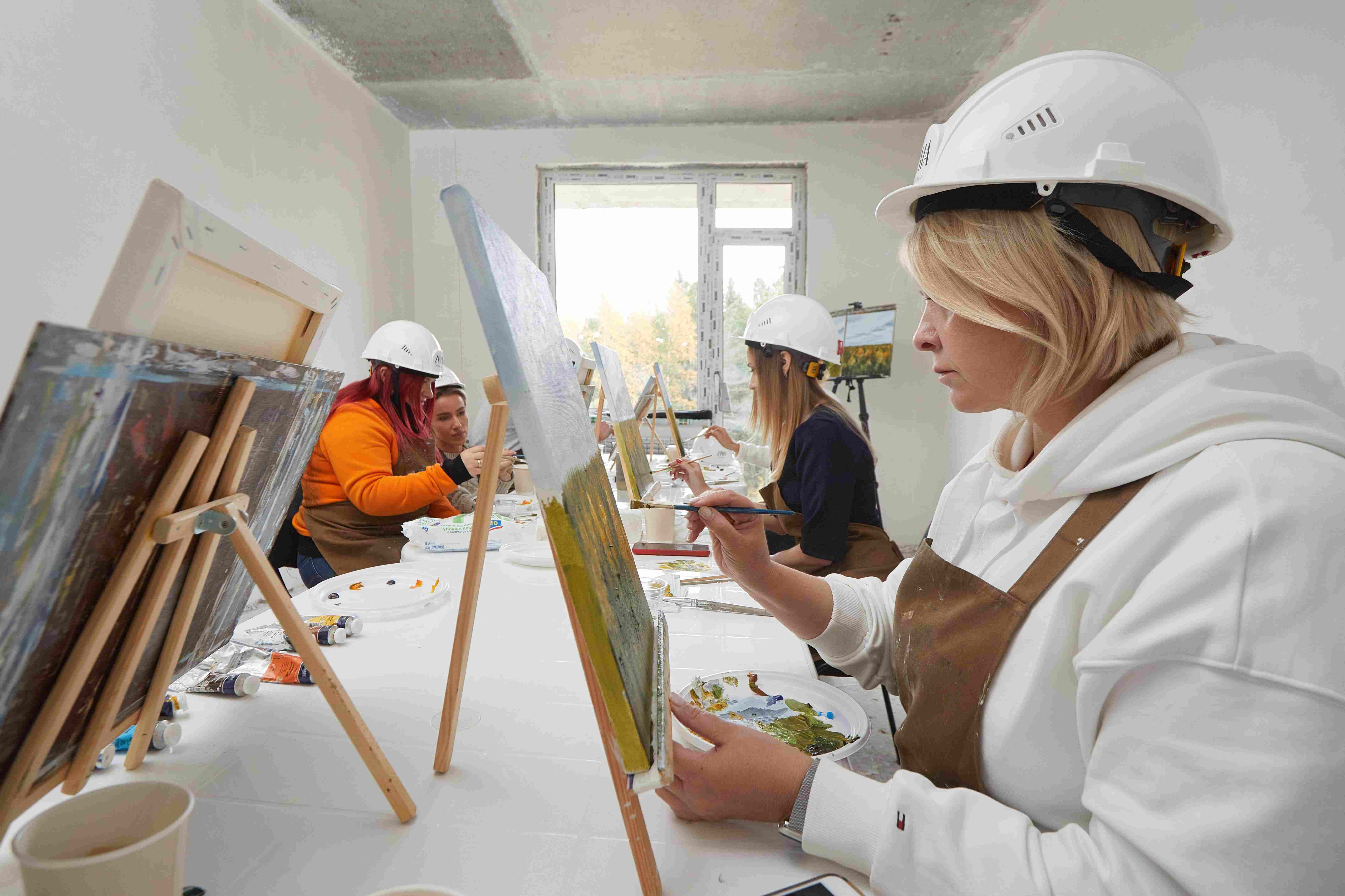 Осенний лес из окна квартиры в доме ZIMA