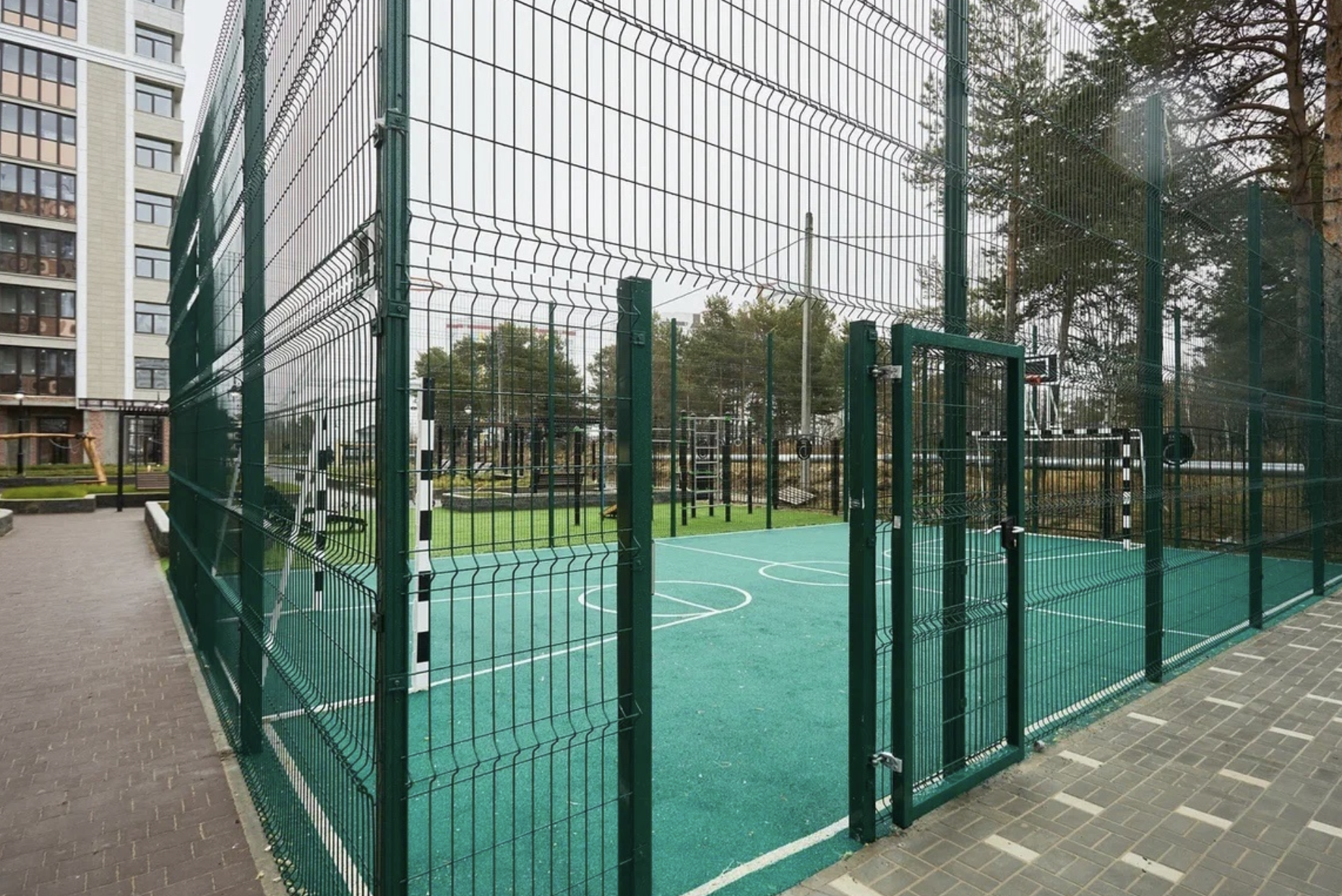 Спортивные площадки в доме «Бенуа»